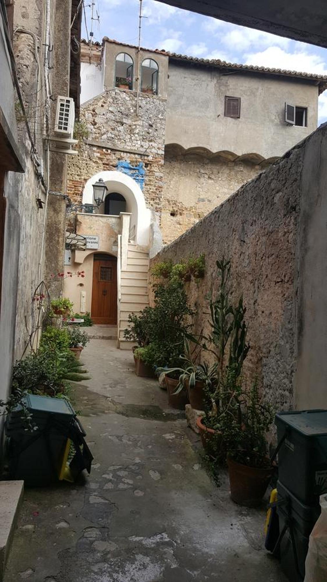 Torrione San Giovanni II Terracina Exteriör bild